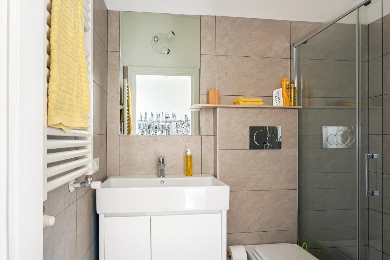 A Yellow Touch - Modern Studio In Isola Milano Exterior foto